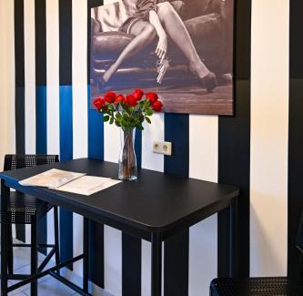Margareten Apartment | Highlight Apartment St Charles Church