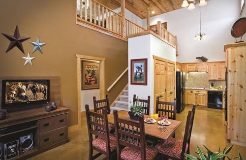 Gruene Resort | Hill Country Rustic Luxury Condo w/Resort Heated Pool & Near Gruene Hall
