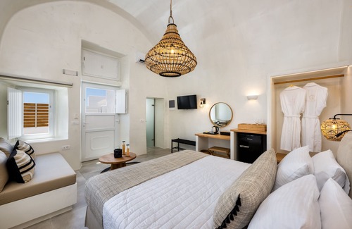 Fira Hotel | Hill Suites