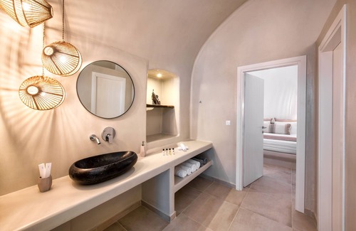 Fira Hotel | Hill Suites