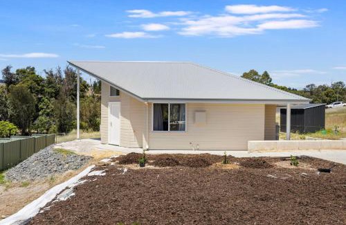 Nannup House | Hill View Cottages