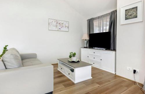 Nannup House | Hill View Cottages - Sail A