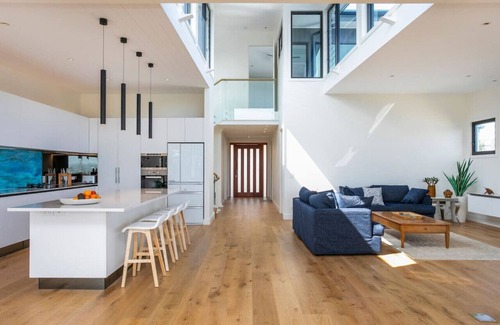 Mona Vale House | Hillcrest Ave · Soak in Panaromic Ocean Views from Luxury Home