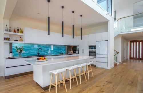 Mona Vale House | Hillcrest Ave · Soak in Panaromic Ocean Views from Luxury Home