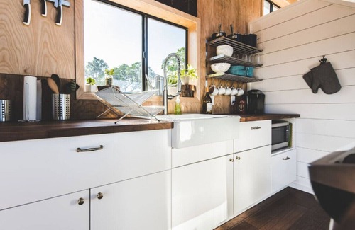 Dripping Springs Apartment | Hilltop Hideaway, Cabin w/view, loft & Light