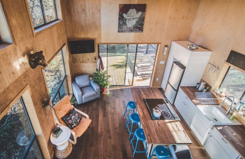Dripping Springs Apartment | Hilltop Hideaway, Cabin w/view, loft & Light