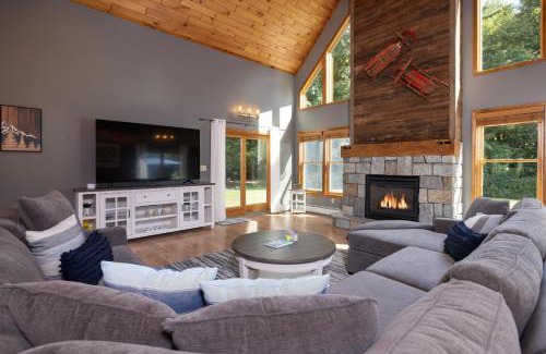 Johnsonville House | Hilltop Hideaway- 5 Minutes To Saratoga Lake