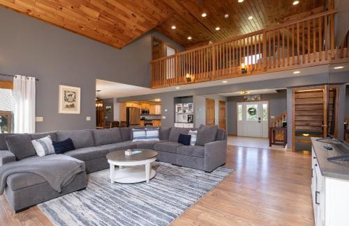 Johnsonville House | Hilltop Hideaway- 5 Minutes To Saratoga Lake