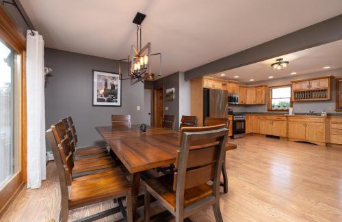 Johnsonville House | Hilltop Hideaway- 5 Minutes To Saratoga Lake