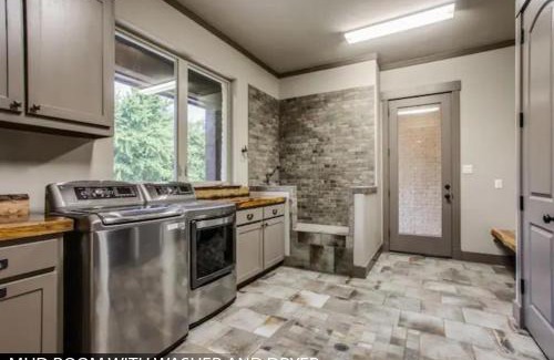 Valley View House | Hilltop Ranch House - Holiday & Family Destination
