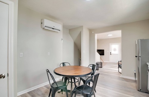 Bowling Green House | Hilltopper Convenience: Modern Duplex Near WKU