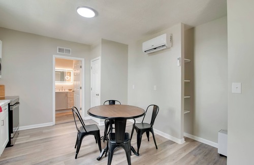 Bowling Green House | Hilltopper Convenience: Modern Duplex Near WKU