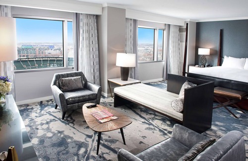 Downtown West Hotel | Hilton Baltimore Inner Harbor