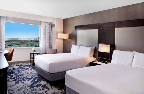 Downtown West Hotel | Hilton Baltimore Inner Harbor