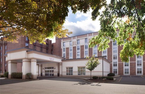 Cedar Knolls Hotel | Hilton Parsippany