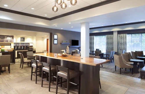 Cedar Knolls Hotel | Hilton Parsippany
