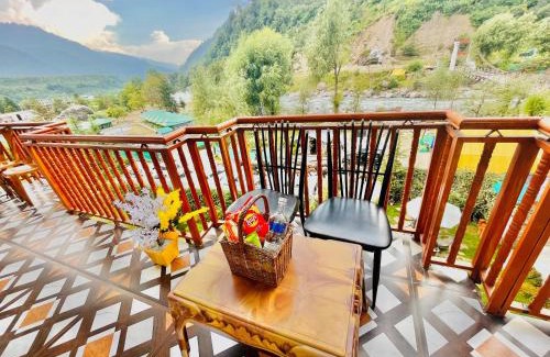 Vashist Hotel | Himalayan Fort Resort, Manali - !Riverside Property ! Big Garden with Bonfire ! Guest preferred ! Scenic River & Mountain View ! Big Parking ! Luxury Balcony Rooms ! Playing Zone ! Property of the Year