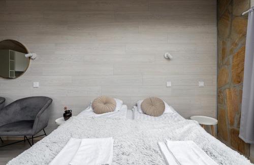 Jamsa House | Himosranta Suite C - Private Suite with Sauna & Lake Views