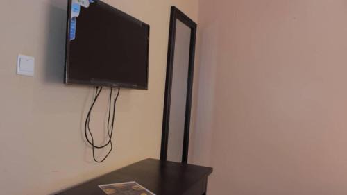 Kampala Hotel | HIS & HERS MOTEL restaurant and spa