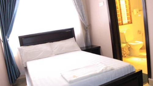 Kampala Hotel | HIS & HERS MOTEL restaurant and spa