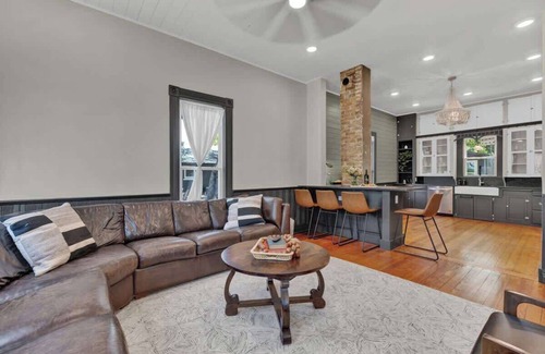 New Braunfels House | Historic Gem Near Schlitterbahn