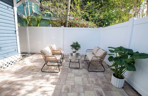 Historic Uptown House | Historic Uptown Vibes - Classy 2/1 Detached Home