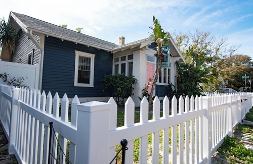 Historic Uptown House | Historic Uptown Vibes - Classy 2/1 Detached Home