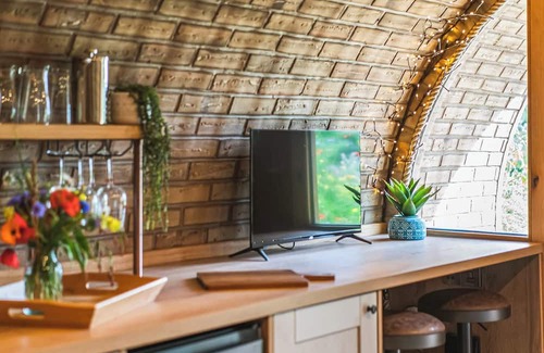 Radstock Cottage | Hive and Spruce Burrow