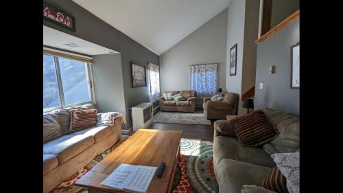Campton House | Hodgeman Condo 22-2