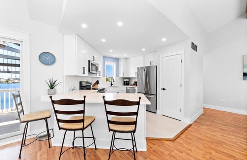 Holgate House | Holgate LBI Direct Bayfront 3 Bedroom Townhome with Pool