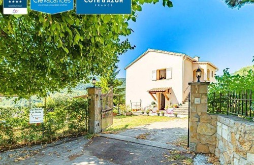 Le Bar-sur-Loup Apartment | Holiday apartment Le Bar sur Loup for 1 - 6 persons with 2 bedrooms - Holiday apartment