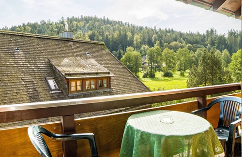 Hinterzarten Apartment | Holiday Apartment 'Loft' with Mountain View, Shared Garden, Balcony & Wi-Fi