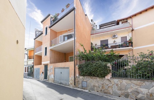Villaputzu Apartment | Holiday Apartment Girasole with Balcony & Air Conditioning