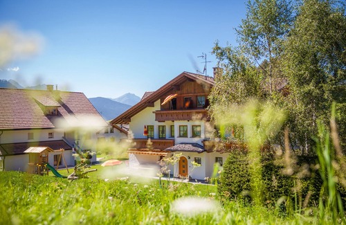 Valle San Silvestro Apartment | Holiday Apartment "Haus zur Vogelweide App 3" with Mountain View, Balconies & Wi-Fi