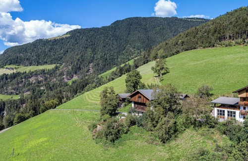 Luson Apartment | Holiday Apartment "Raffreiderhof Apt Fichte" with Mountain View, Pool & Wi-Fi