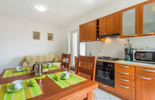 Vrbnik Apartment | Holiday apartment with air conditioning and sea view