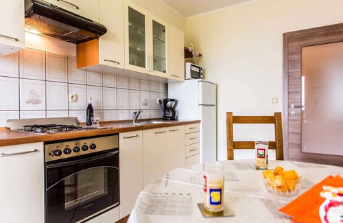 Vrbnik Apartment | Holiday apartment with a/c