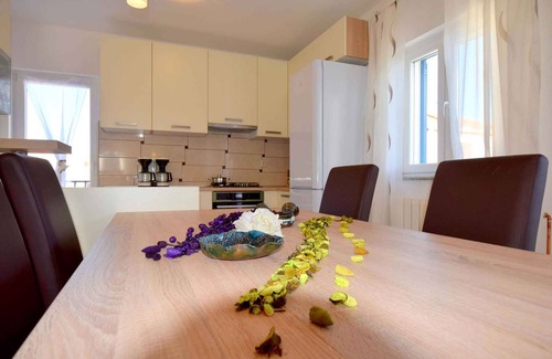 Porat Apartment | Holiday apartment with air conditioning and sea view