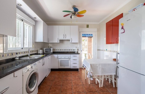 Canillas de Albaida House | Holiday Home 'Casa Flamenca' with Mountain View, Wi-Fi and Air Conditioning