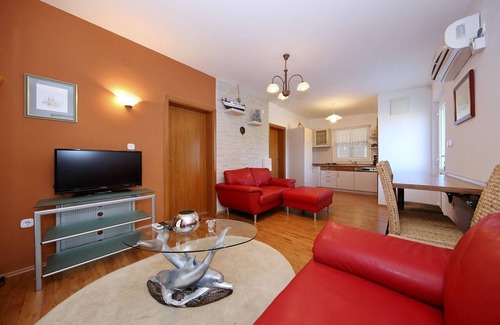 Maslenica House | Holiday Home Maslenica with Sea Views & Pool