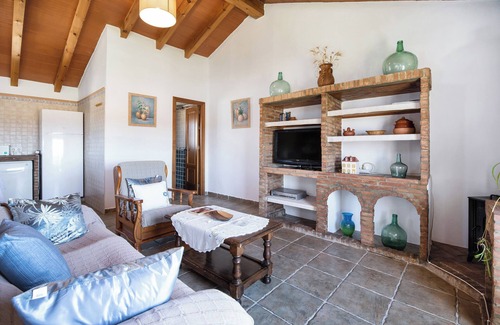 Barbate House | Holiday Home 'Casa Andrea' with Mountain View, Shared Pool & Wi-Fi