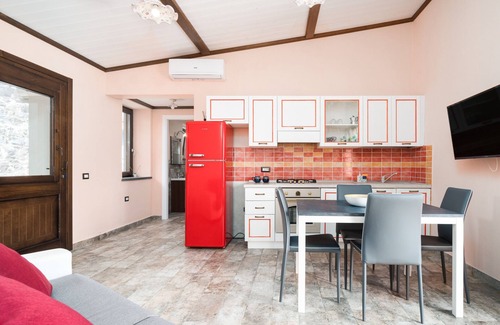 Dorgali House | Holiday Home 'Casa Stella' with Lake View, Wi-Fi and Air Conditioning
