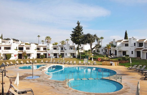 Alpouvar House | Holiday Home 'Ema Clube em Albufeira' with Pool, Wi-Fi and Air Conditioning
