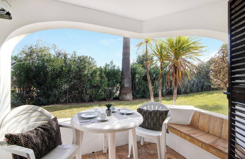 Alpouvar House | Holiday Home 'Ema Clube em Albufeira' with Pool, Wi-Fi and Air Conditioning