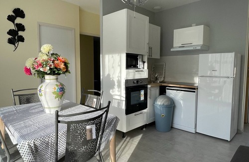 Chaum House | Holiday Home 'Gite Du Pic Du Gar' with Mountain View, Wi-Fi and Air Conditioning