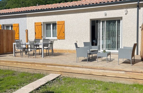 Chaum House | Holiday Home 'Gite Du Pic Du Gar' with Mountain View, Wi-Fi and Air Conditioning