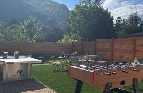 Chaum House | Holiday Home 'Gite Du Pic Du Gar' with Mountain View, Wi-Fi and Air Conditioning