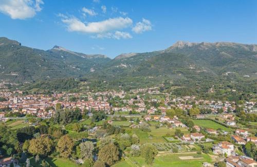 Camaiore House | Holiday Home I Pioppi - CMA108 by Interhome