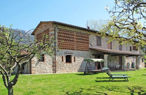 Camaiore House | Holiday Home I Pioppi - CMA108 by Interhome