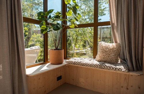 Scherpenzeel House | Holiday Home in Friesland With Greenhouse Charm